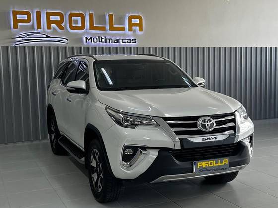 TOYOTA HILUX SW4 2.8 SRX DIAMOND 4X4 7 LUGARES 16V TURBO INTERCOOLER DIESEL 4P AUTOMÁTICO